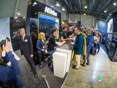 Moskova, Rusya - 11 Nisan 2019: 11 Nisan 2019'da Rusya'nın Moskova kentinde düzenlenen Photoforum 2019 fuar ve fuarında Nikon şirketinin standı