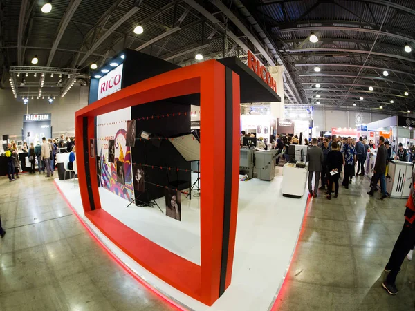 Moskau, russland - 11. april 2019: stand von ricoh company auf photo — Stockfoto