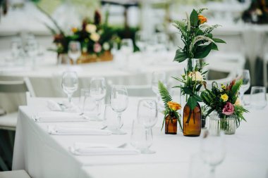 Özel etkinlikler ve tatil için güzel ve lüks Çiçek ayarları. Düğün, Doğum günü ve kutlamalar'den aksesuarlar.