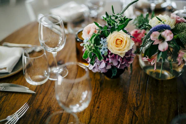 Özel etkinlikler ve tatil için güzel ve lüks Çiçek ayarları. Düğün, Doğum günü ve kutlamalar'den aksesuarlar.