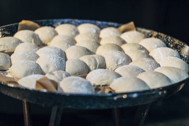 Fırın pizza hazırlanması.