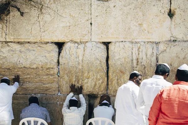 Денне Світло Погляд Західної Стіни Єрусалим Людей Молитися Єврейське Свято — стокове фото