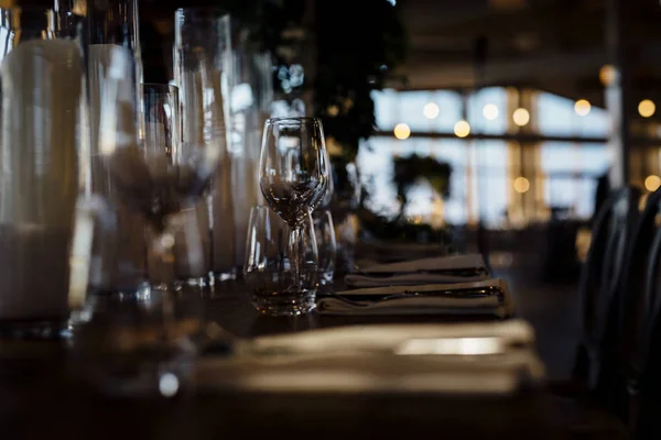 Luxus Tisch Einstellungen Für Gehobene Küche Mit Und Glaswaren Schöner — Stockfoto