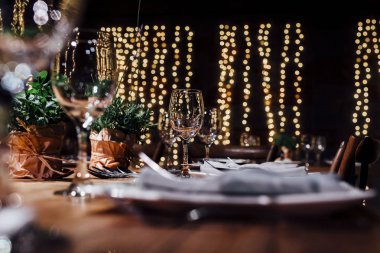 Akşam yemeği ve parti ayarları. 