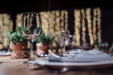 Akşam yemeği ve parti ayarları. 