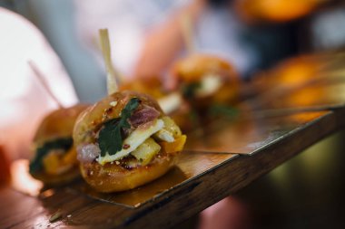 Taze Gurme Yemek Hazırlama. Lüks Mutfak yemekleri. İnce ingr