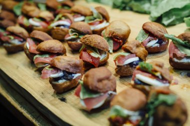 Taze Gurme Yemek Hazırlama. Lüks Mutfak yemekleri. İnce ingr