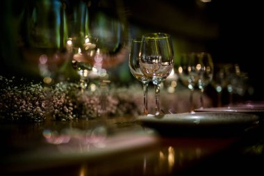 Lüks masa ayarları ve dekorasyon. 