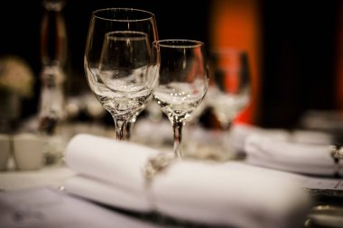 Lüks masa ayarları ve dekorasyon. 