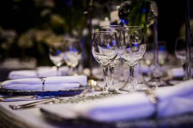 Lüks masa ayarları ve dekorasyon. 