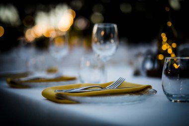 Lüks masa ayarları ve dekorasyon. 