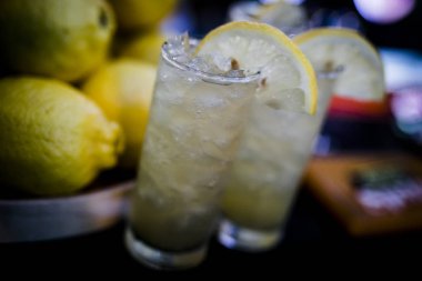 Lüks masa ayarları ve dekorasyon. 