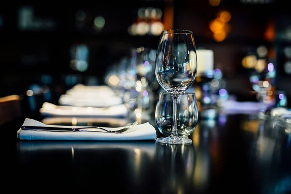 Şatafatlı Yemek Masaları Cam Eşyalar Güzel Bulanık Arka Plan Etkinlikler — Stok fotoğraf