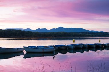 S ile Girona Eyaleti Banyoles Lake Lanscape On Kürek Tekneler