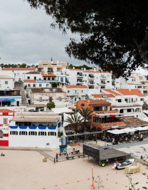 Portekiz Portimao Beach. Dikey görüntü