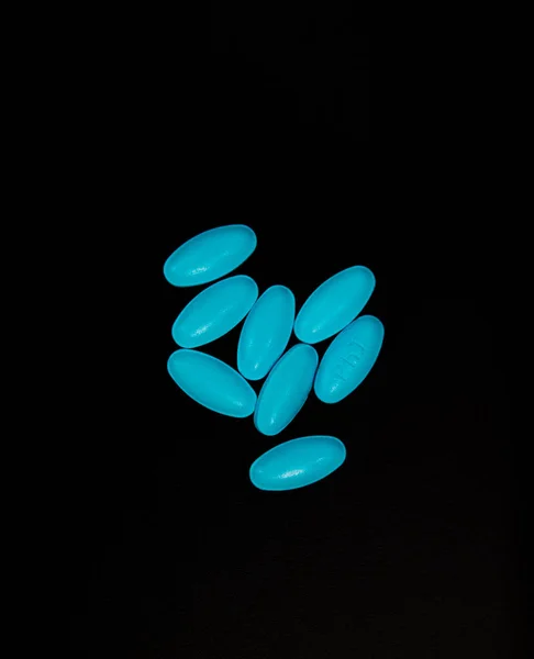 Różne Tabletki Leku Farmaceutycznego Ciemnym Tle — Zdjęcie stockowe