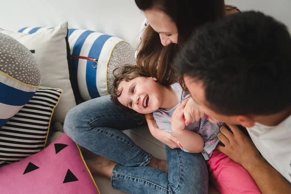 Mooie Moeder Gelukkige Dochter Spelen Kussen — Stockfoto