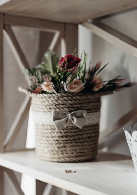 Orijinal düğün süsleri. Düğün banquete. El yapımı düğün süsleri. Düğün buketi. Çiçekler süsler. Taze çiçekler ile düğün töreni. Lüks düğün dekorasyonu