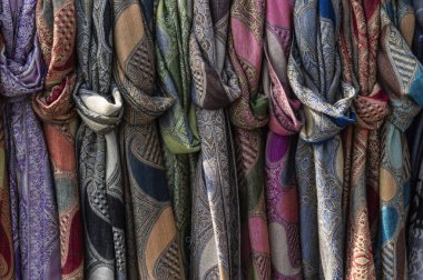 Renkli, ekranda asılı Tekstil tulum 