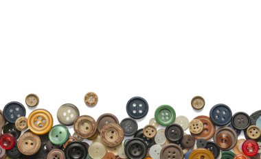 Görüntü beyaz arka plan üzerinde izole alt kapsayan çeşitli renkli düğmeler