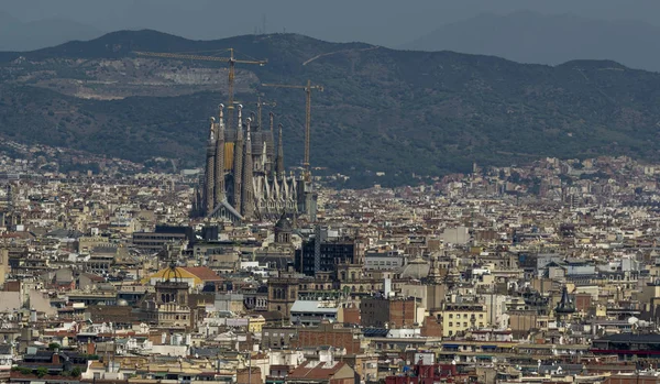 Edificios Barcelona Entre Ellos Famosa Sagrada Familia — Foto de Stock