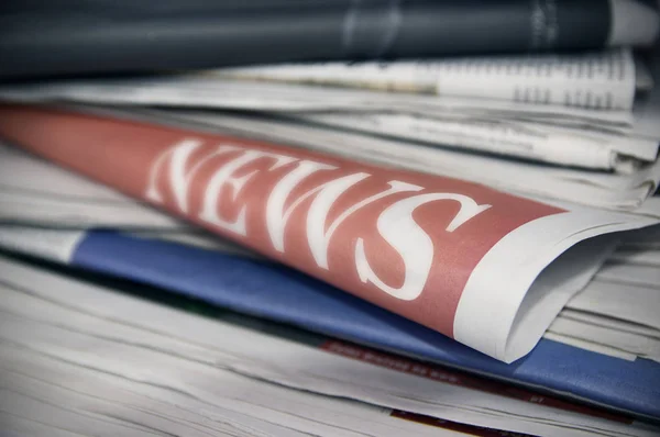 Stacked Newspapers Word News Showing — Stock Photo, Image
