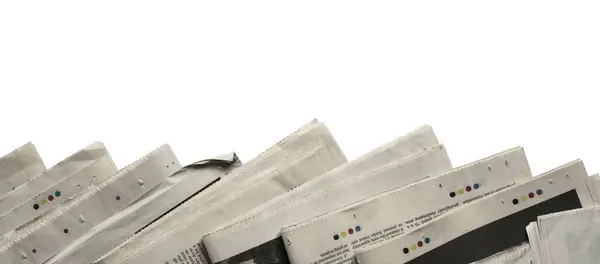 Zeitungen Die Den Unteren Bildrand Isoliert Auf Weißem Hintergrund Abdecken — Stockfoto