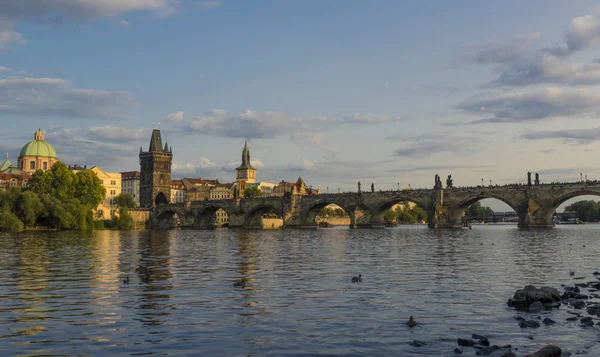 Prag Ünlü Charles Köprüsü Nün Güzel Atış — Stok fotoğraf