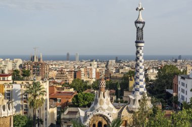 Barselona şehrinin ünlü Gaudi bahçesinden görünüm