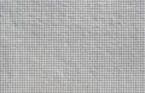 Стена Покрыта Мелкой Белой Черепицей — стоковое фото