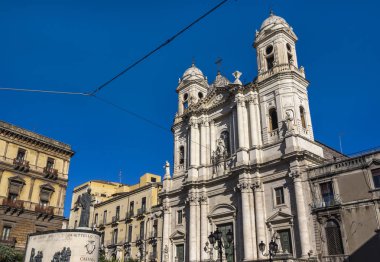 Kilise St Francis Assisi tertemiz ve Kardinal Dusmet, Catania heykeli