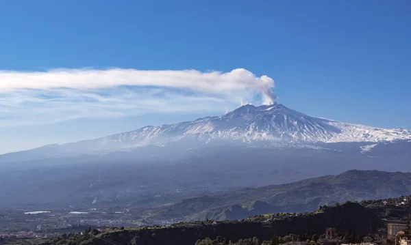 Famoso Volcán Etna Sicilia Liberando Nube Ceniza — Foto de Stock