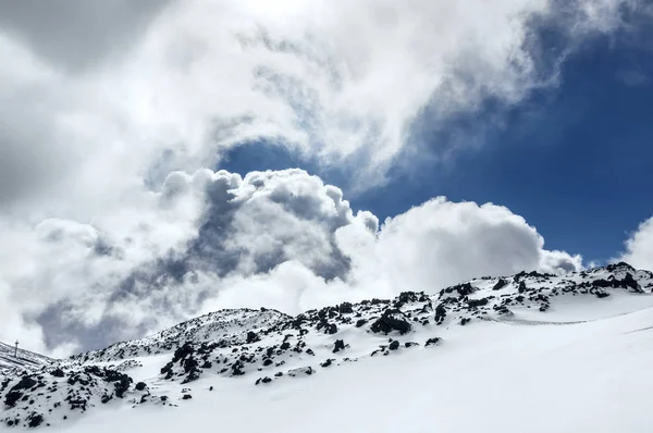 Nuages Bouclés Montrant Derrière Crête Volcan — Photo
