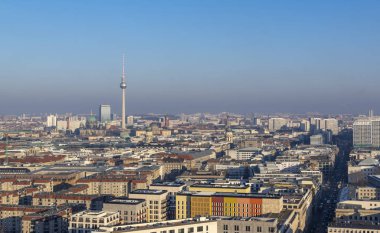 Tv Kulesi ve Katedrali'ne hakim ile cityscape Berlin