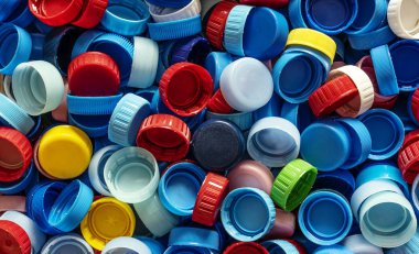 Birçok, renkli plastik şişe kapakları Fotoğraf