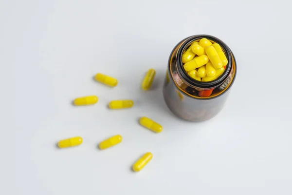 Verschiedene Pharmazeutische Medikamententabletten Tabletten Der Glasflasche Auf Weißem Hintergrund — Stockfoto