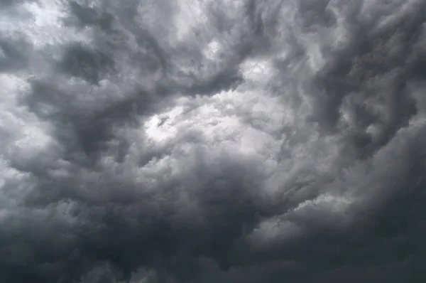 Zwarte Cumulus Wolken Vóór Het Begin Van Een Sterke Storm — Stockfoto