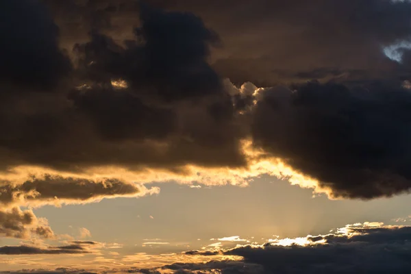 Zwarte Cumulus Wolken Vóór Het Begin Van Een Sterke Storm — Stockfoto