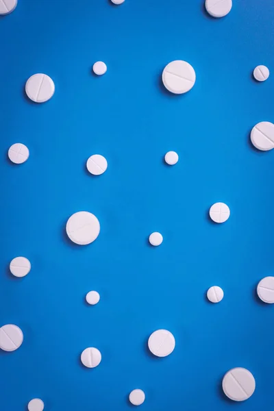 Gyógyszeripar Gyógyszer Tabletta Tablettát Kék Háttér Hely Szöveg Másolása — Stock Fotó