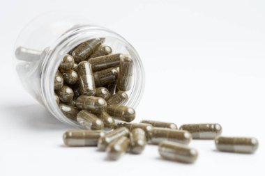 Tıp kahverengi hapları veya Tablet beyaz şişeden bırakın 