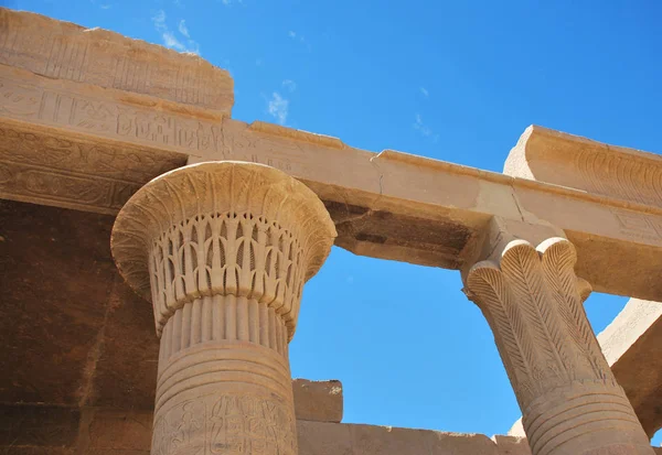 Colonnes Antiques Dans Temple Égyptien — Photo