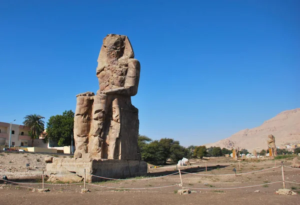 Kolossen Memnon Massiv Sten Staty Farao Amenhotep Iii Västkusten Luxor — Stockfoto
