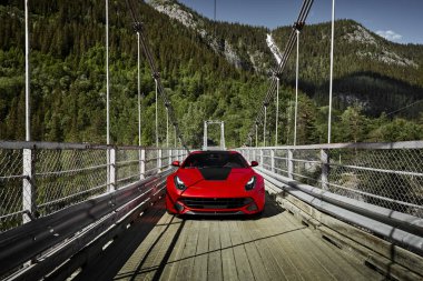 Rjukan, Norveç. 04.06.2016: Ferrari f12