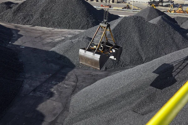 Excavadora Carga Carbón Montones Carbón — Foto de Stock