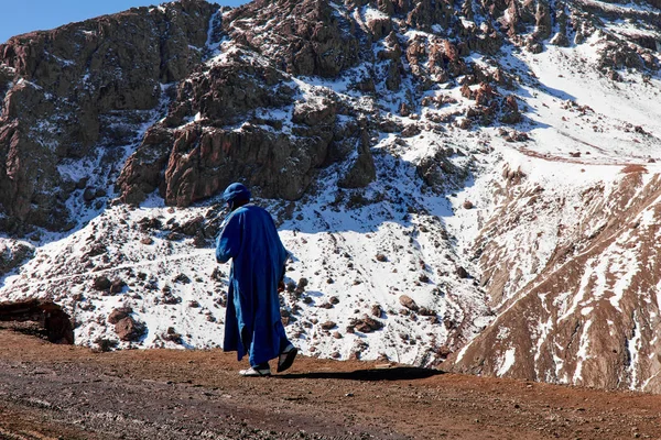 Pastor bereber en las montañas del Atlas —  Fotos de Stock