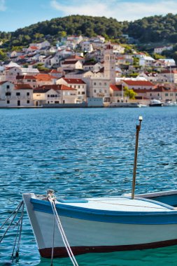 Pucisca, Brac Adası, Hırvatistan. P geleneksel balıkçı teknesi
