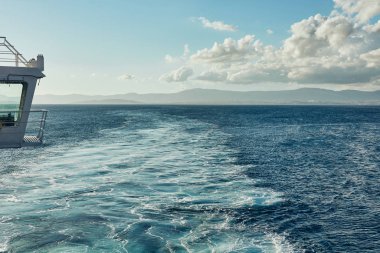 Denizde feribot Keel su