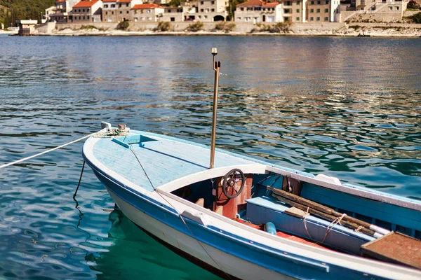 Pucisca, isola di Brac, Croazia. Barca da pesca tradizionale nel p — Foto Stock