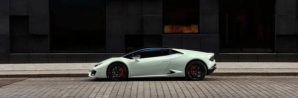 Oslo Noruega 2016 White Lamborghini Huracan Frente Edificio Oficinas Calle —  Fotos de Stock