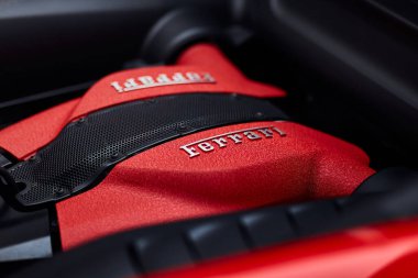 Katowice / Poland - 04.17.2020: V8 Ferrari F8 Tributo motoru. V8, 3.9l, 730 hp, 770 Nm. Ferrari 'nin yarattığı en güçlü V8 özel olmayan bir Ferrari serisine monte edilecek..